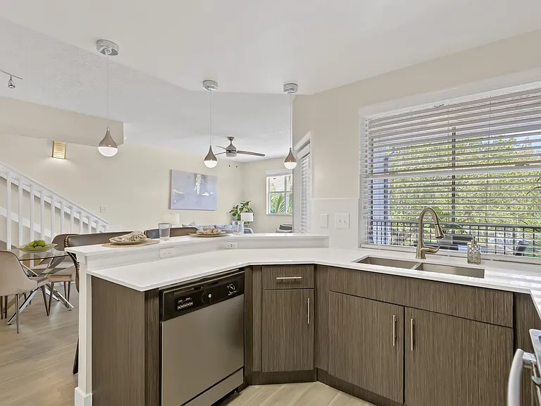B2 Marseille - 3-Story Townhomes