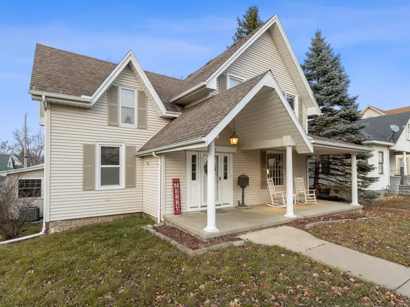315 W Franklin St, Portage, WI 53901