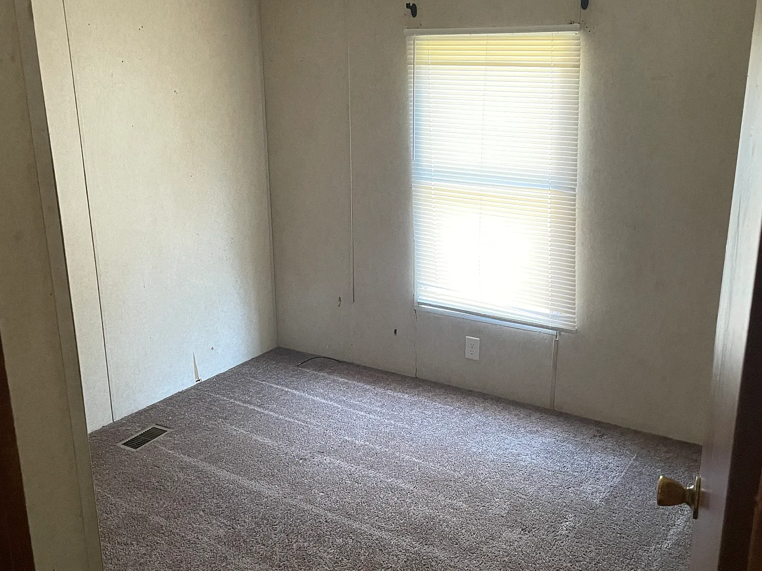 3 bed, 1040 sqft, $1,000 — Photo 4