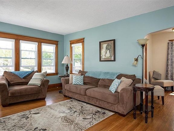 4th image of 40 Grandview Ave