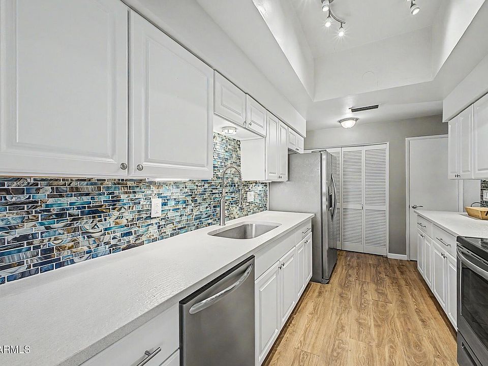 1st image of 1205 E NORTHSHORE Drive #121