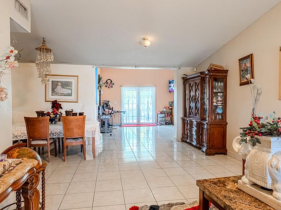 4th image of 2936 SW 11th Court