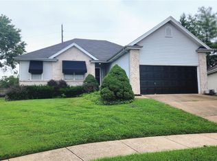 13624 Tesson Oaks Ct, Saint Louis, MO 63128