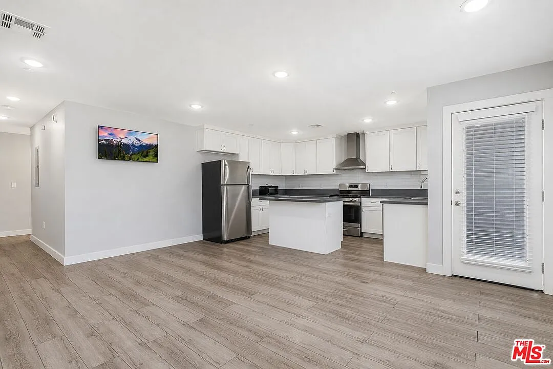 3 bed, 2.0 bath, 1600 sqft, $3,500 — Photo 4