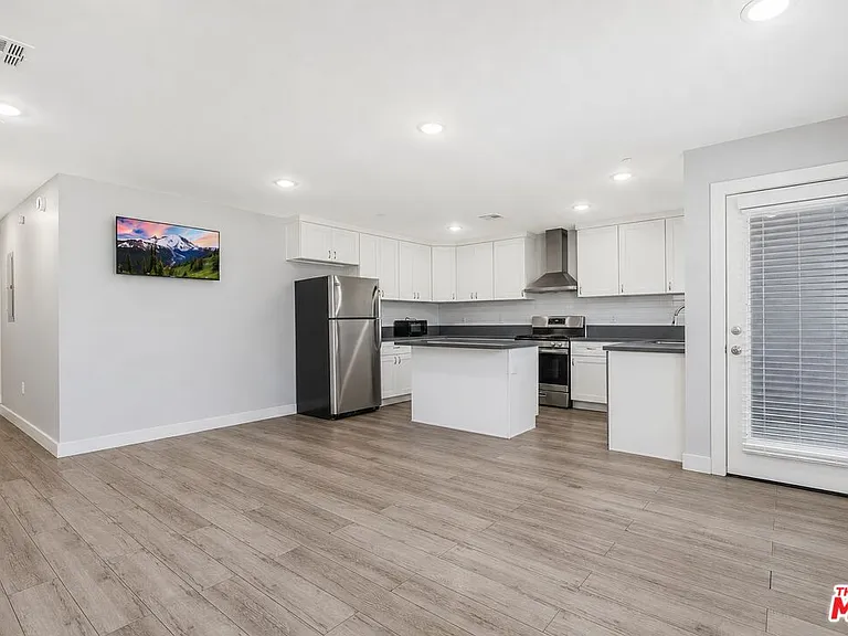 12000 Runnymede St #1 — Photo 4