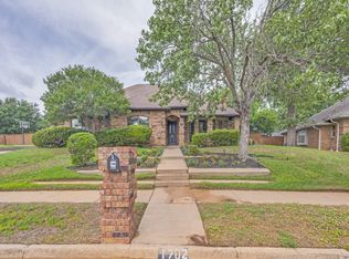 1702 Dickerson Dr, Pantego, TX 76013