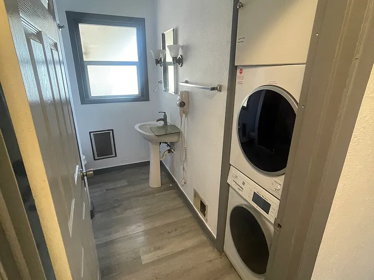 1166 Market St NE — Photo 10