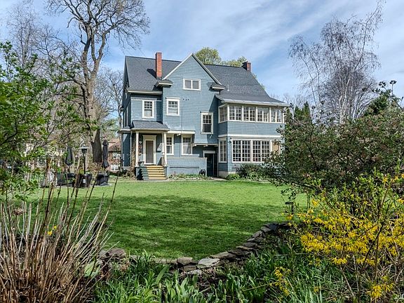 3rd image of 10 Brattle Rd