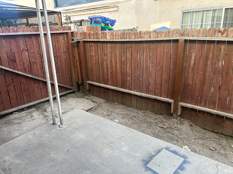 1820 W Glenoaks Ave #A — Photo 12