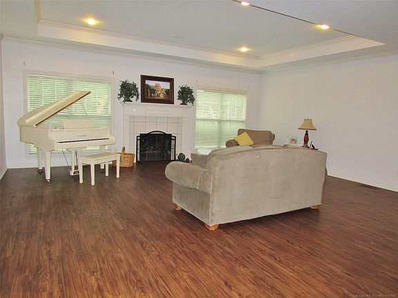 5th image of 3008 River Oaks Dr