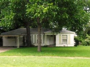 307 E Colonial Dr, Lancaster, TX 75134