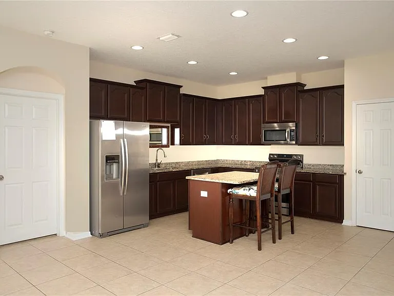 1319 Rowantree Dr — Photo 8