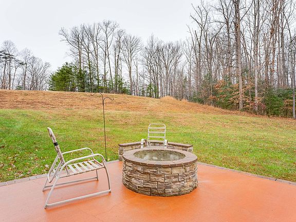 3rd image of 17 Wentworth Dr
