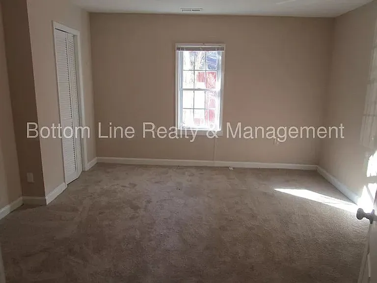 3912 Plainview Rd — Photo 17