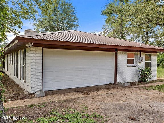 5th image of 3125 Beasley Rd