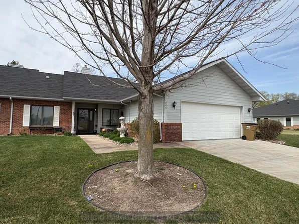 446 S Woodland Dr, Grand Island, NE 68801
