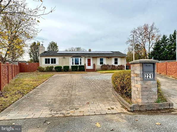 221 Concord Cir, La Plata, MD 20646