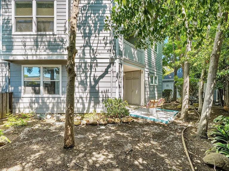 902 Sunrose Ter #104 — Photo 22