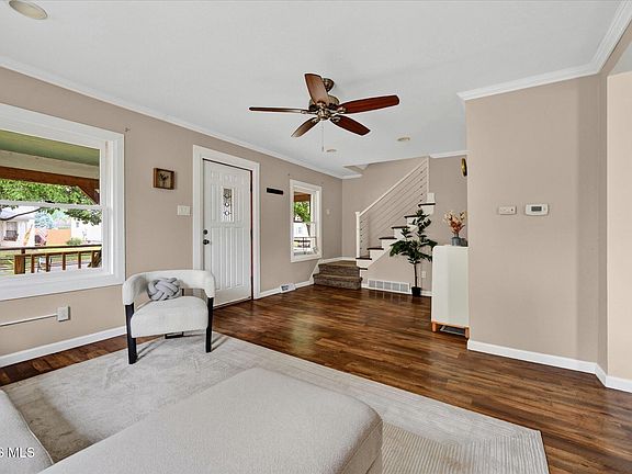 5th image of 704 Maplewood Ave