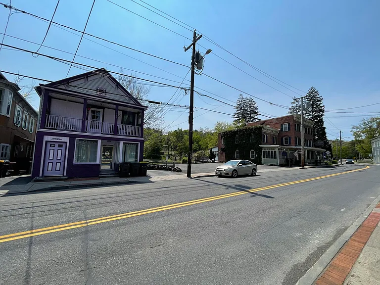 425 Main St #FRONT — Photo 2