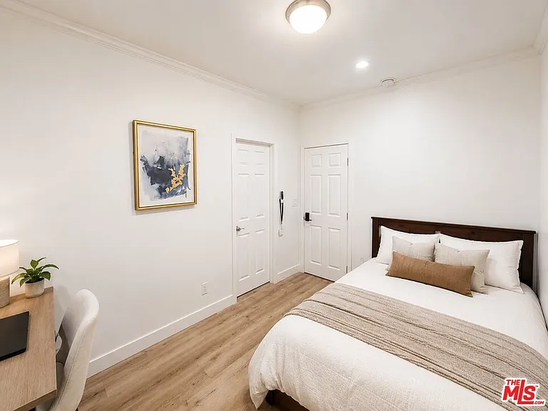 2927 S Catalina St #2925 — Photo 9