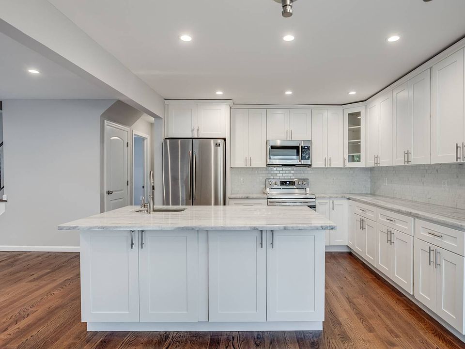 1st image of 70 Putnam Ave