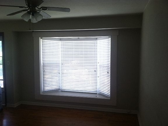 2nd image of 907 N Leverett Ave