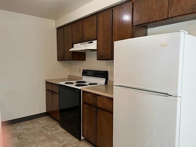 2nd image of 3406 Woodside Dr APT 27