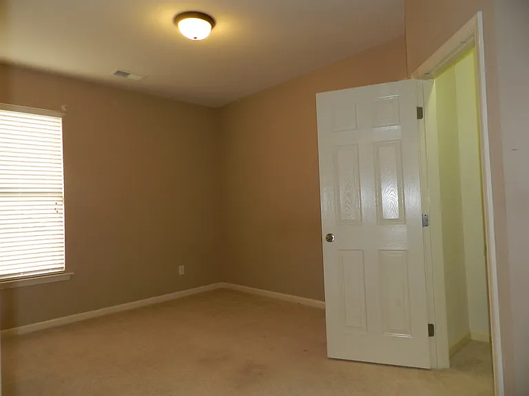 825 Barkley Dr — Photo 7