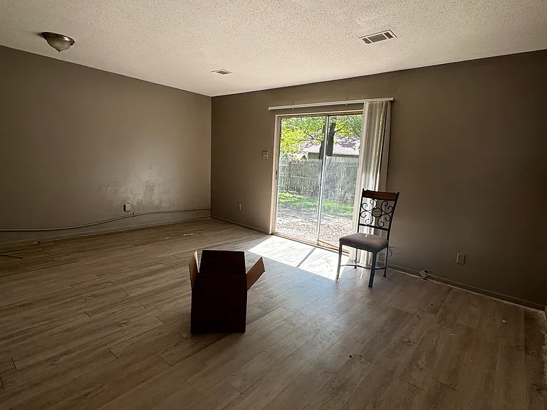4725 Hoffman Rd #2 — Photo 8