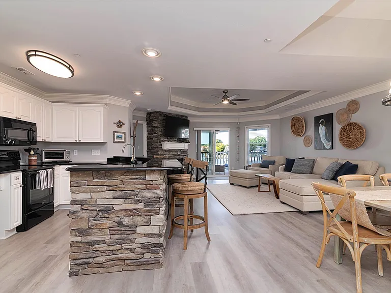 18651 Vineyard Point Ln — Photo 4