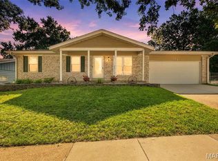 704 Rockshire Dr, Fenton, MO 63026