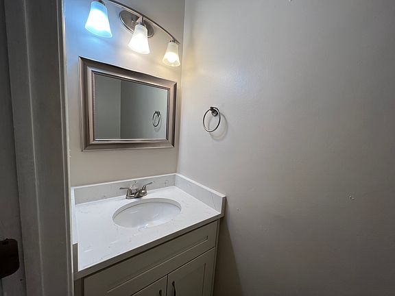 2nd image of 5559 Campus Dr