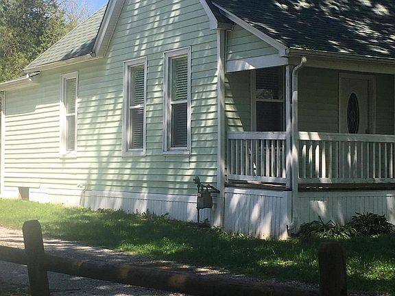 4th image of 203 E Heacock St