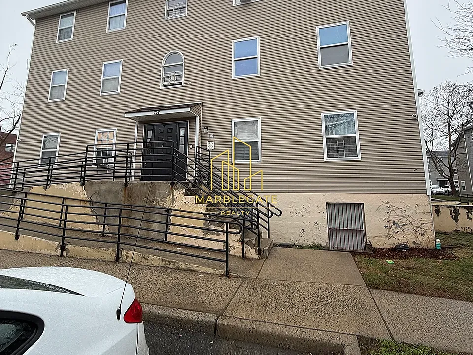 352 S 6th St #22A