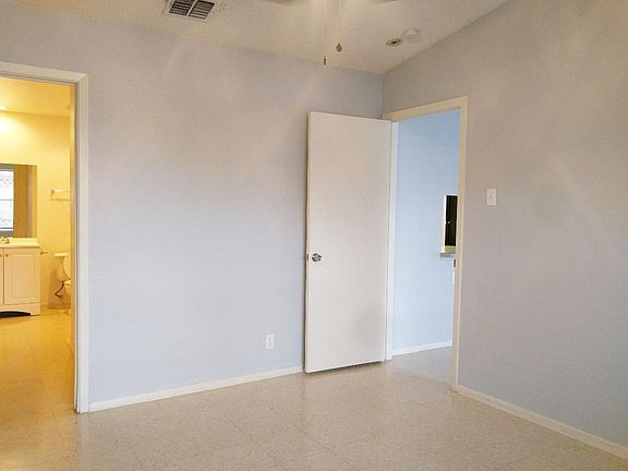 5th image of 2527 Corian Glen Dr