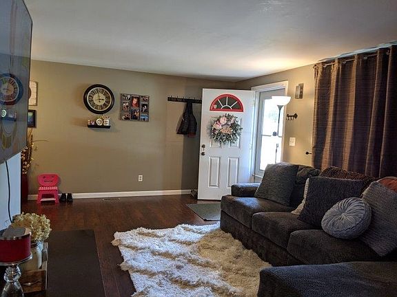 3rd image of 1405 Kensington Dr