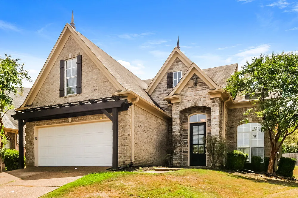 3 bed, 2.5 bath, 2206 sqft, $2,115 — Photo 4