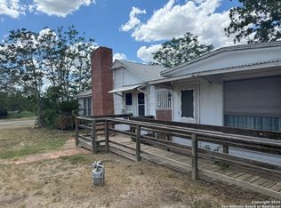 559 W Rheiner St, Sabinal, TX 78881