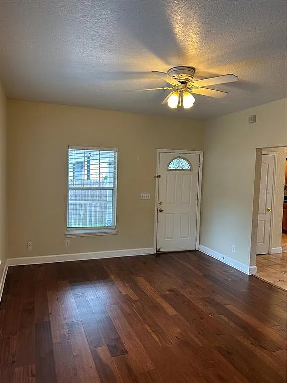 3 bed, 2.5 bath, 1284 sqft, $2,350 — Photo 3