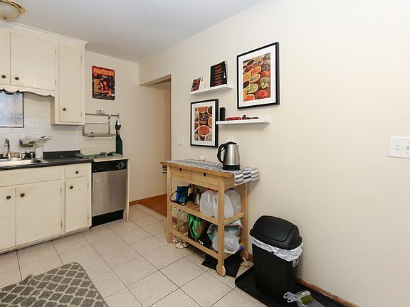 3rd image of 3327 39th Ave S #2