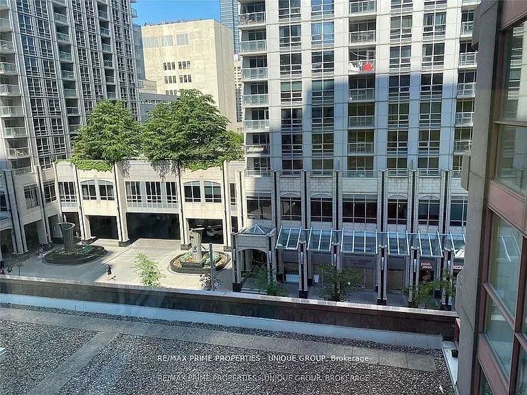 736 Bay St #512 — Photo 20