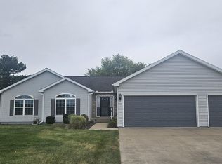 1074 Spoden Ln, Galesburg, IL 61401