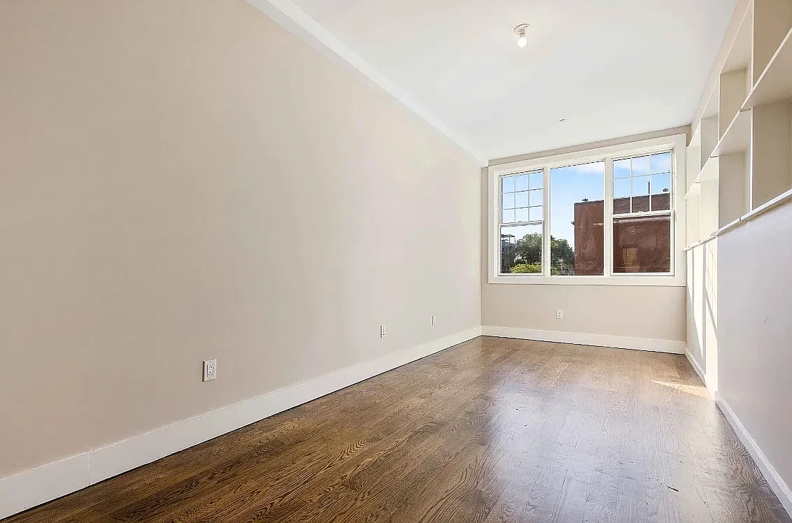 7 Lexington Avenue — Photo 1