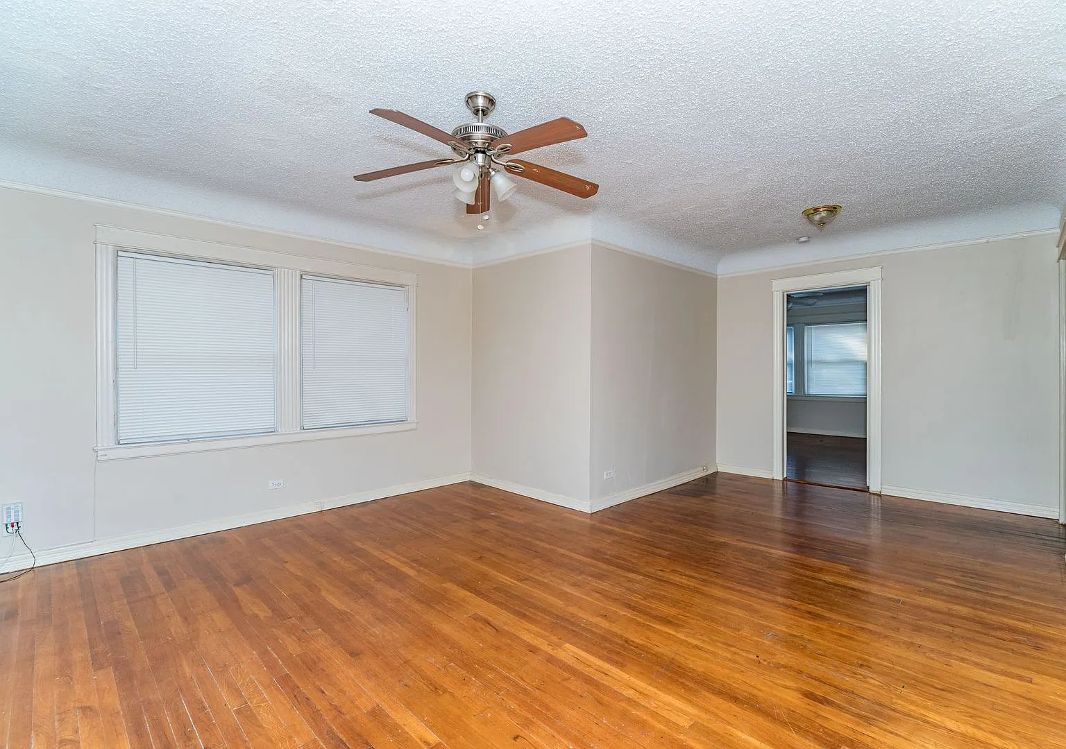 All Appliances, Washer & Dryer, Secure Building AND off street parking in Alta Vista! — Photo 4