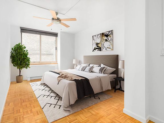3rd image of 201 W 72nd St APT 5G