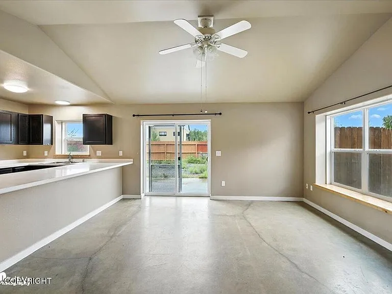 1115 S Spring Dr — Photo 5