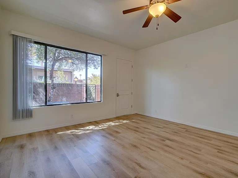 Riverside Suites — Photo 19