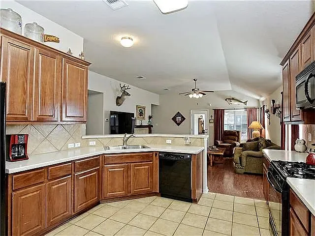 304 Trophy Ct — Photo 5
