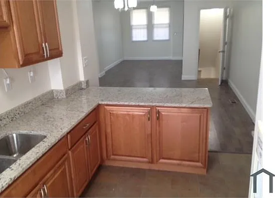 3015 Mayfield Ave — Photo 5
